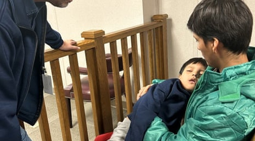 Texas Congressman Visits Detained Preschooler and Father at Dilley Center