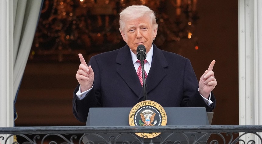 Trump Praises Senator Rand Paul After White House Ballroom Approval Vote