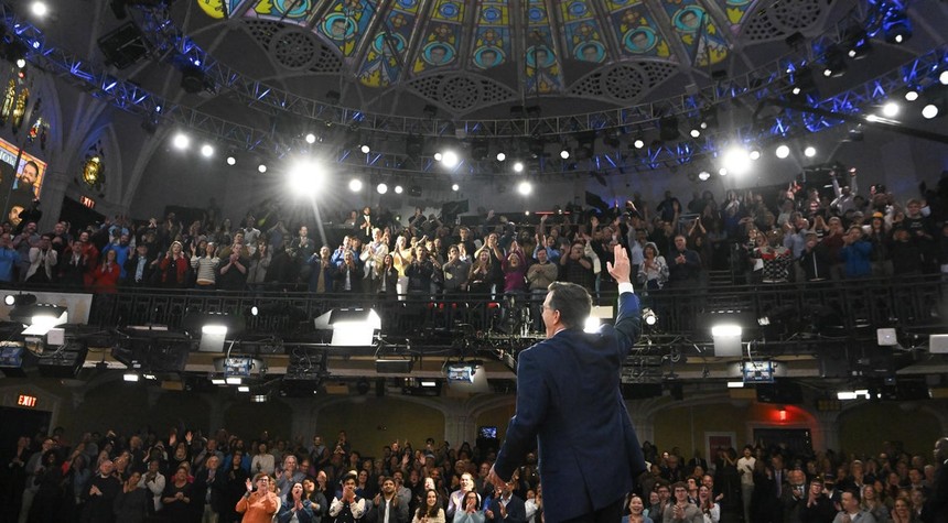 Late Show Ends 33 Year Franchise Run with Final Colbert Episode