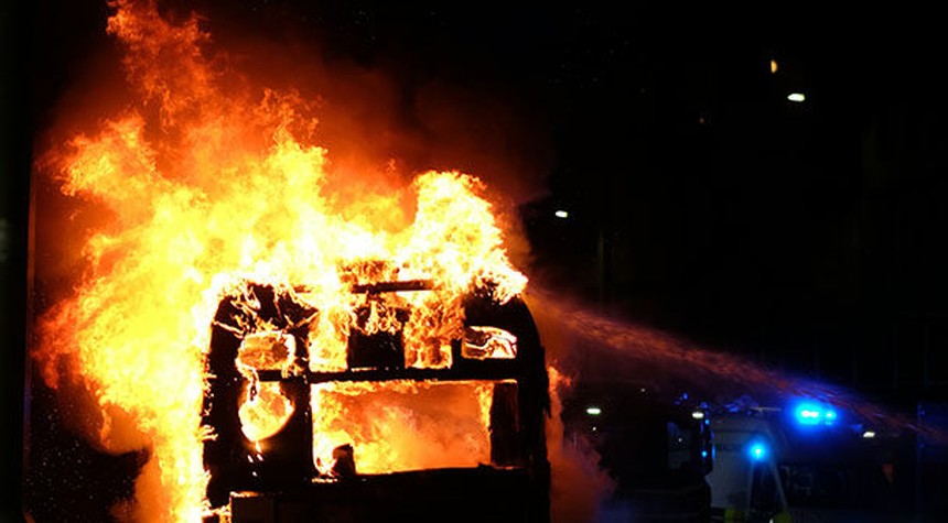 Illinois Baseball Team's Bus Destroyed in Overnight Fire Set by Canadian Teenager