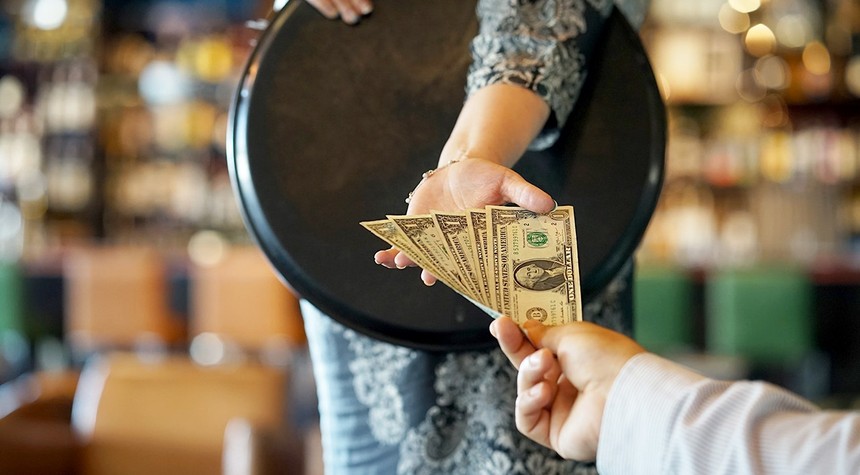 World Cup Tourism Prompts Kansas City to Weigh Automatic Tipping Policy