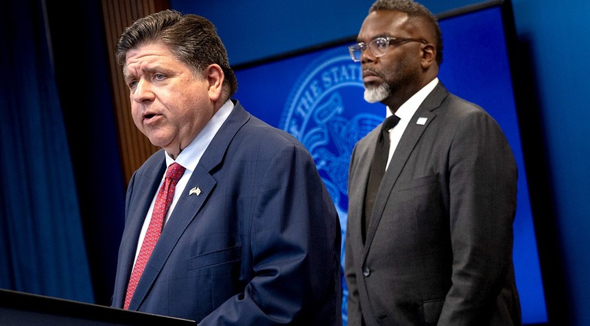 Illinois Governor Publicly Rebukes Chicago Mayor Over Failure to Retain Bears