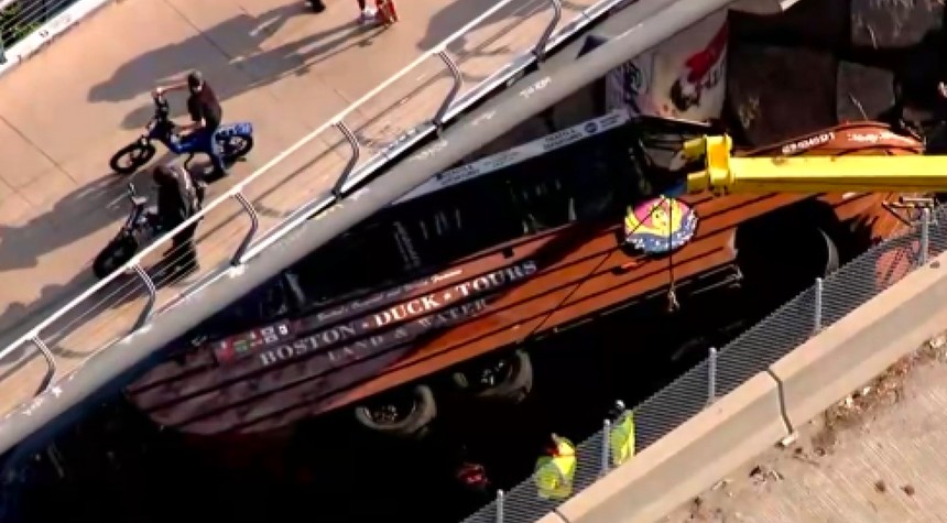 Duck Boat Capsizes at Cambridge Tourist Attraction, Six Injured