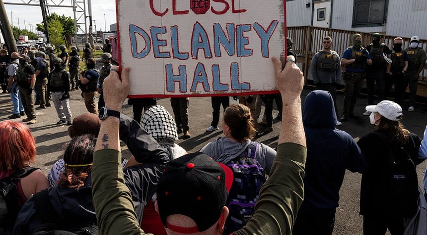 Domestic Violence Arrest Contradicts Viral Claim About ICE Detention