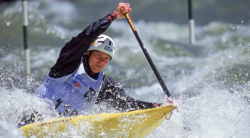 Canoeist David Hearn Faces Felony Charge After Incident at Lincoln Memorial