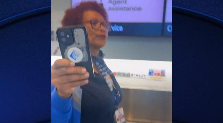 United Airlines Employee Threatens Customer with Immigration Enforcement During Ticketing Dispute
