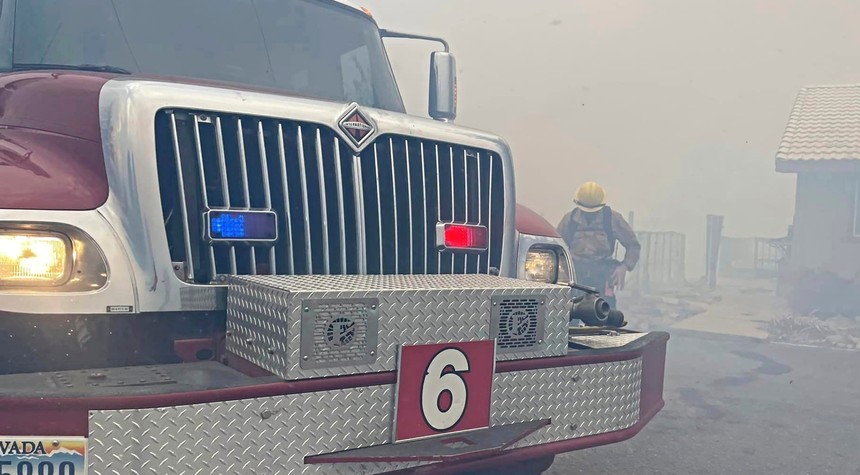 Nevada Wildfire Forces Evacuations as Flames Threaten Reno Neighborhoods