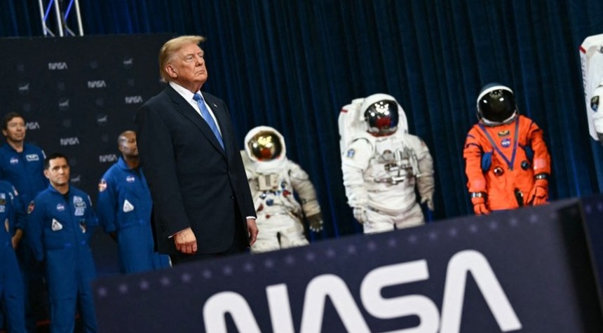 New Space Academy Announced as Trump Awards Honors to Artemis II Crew