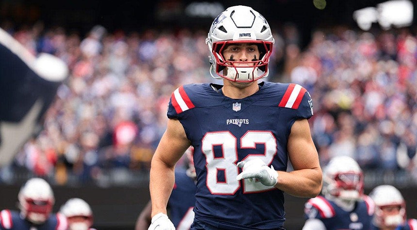 New England Tight End and His Wife Turn to Faith Following Death of Newborn