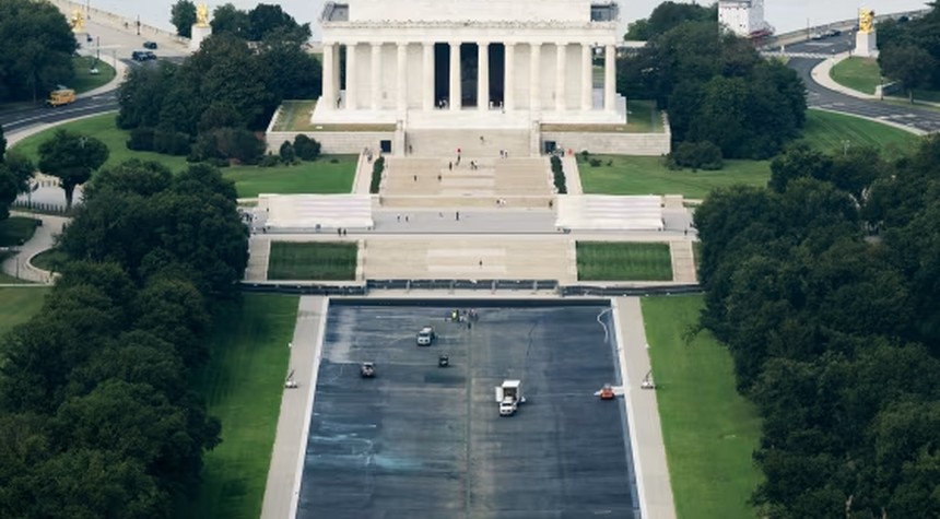 Judge Cites Presidential Pressure in Decision to Dismiss Lincoln Memorial Damage Case